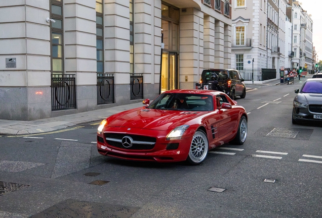 Mercedes-Benz SLS AMG
