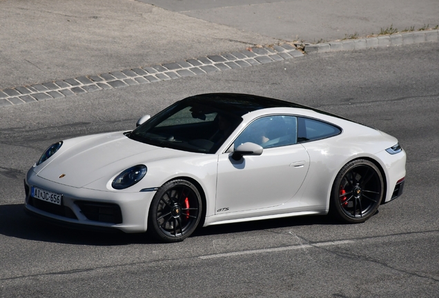 Porsche 992 Carrera 4 GTS