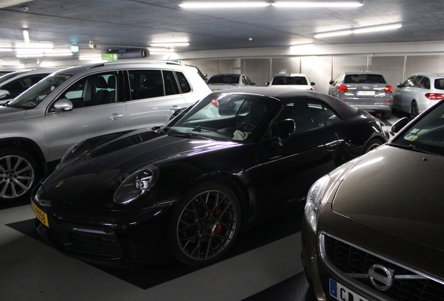 Porsche 992 Carrera 4S Cabriolet