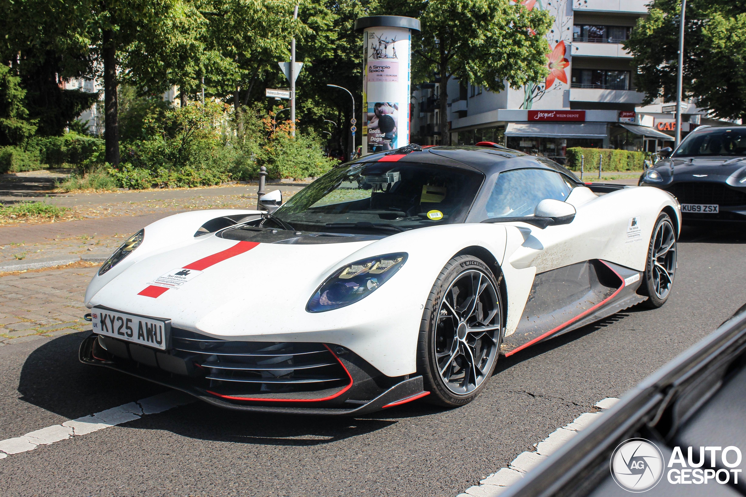 Aston Martin Valhalla