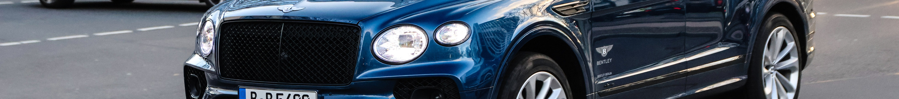Bentley Bentayga Hybrid Azure