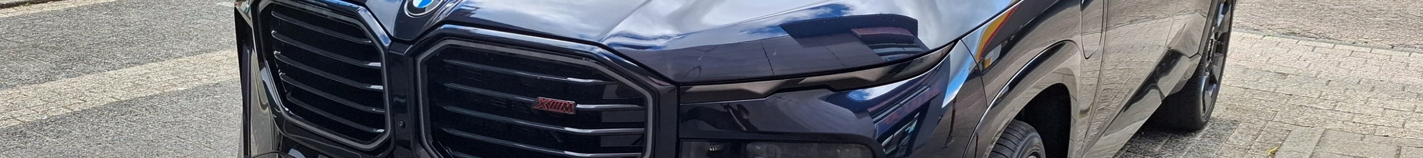 BMW XM G09 Label Red