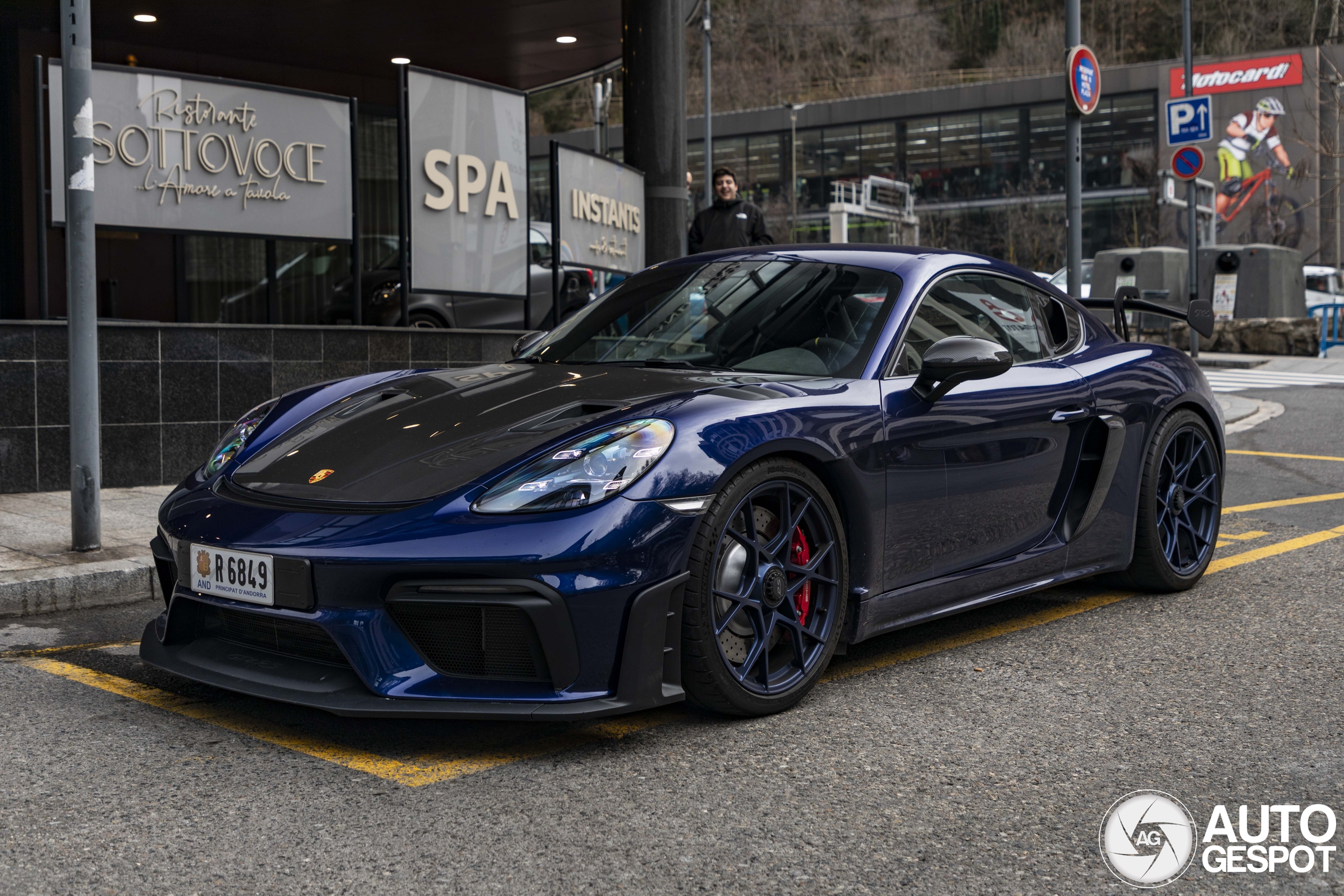 Porsche 718 Cayman GT4 RS Weissach Package