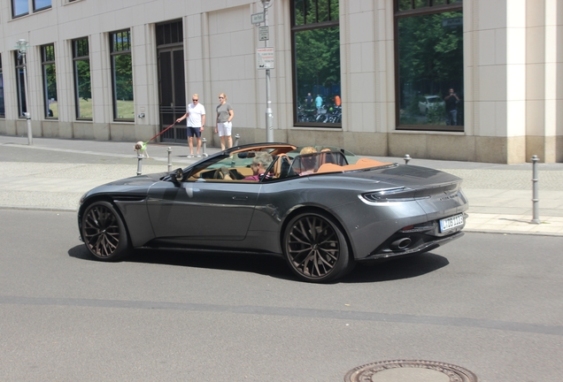 Aston Martin DB11 V8 Volante