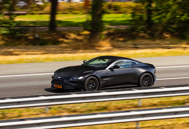Aston Martin V8 Vantage 2018