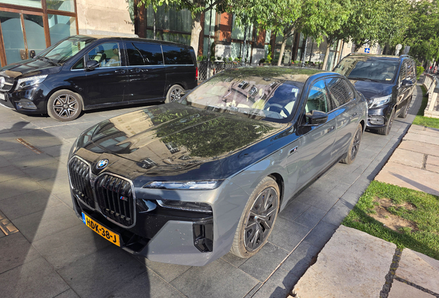 BMW M760e xDrive
