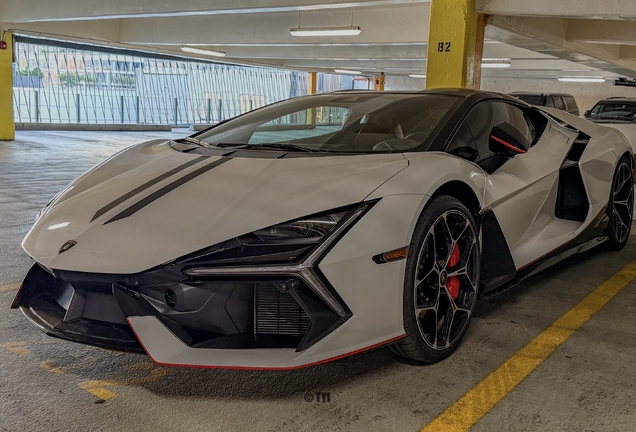 Lamborghini Revuelto