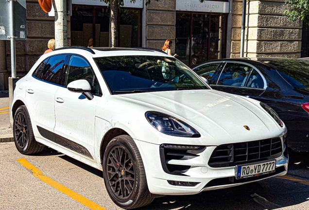 Porsche 95B Macan GTS