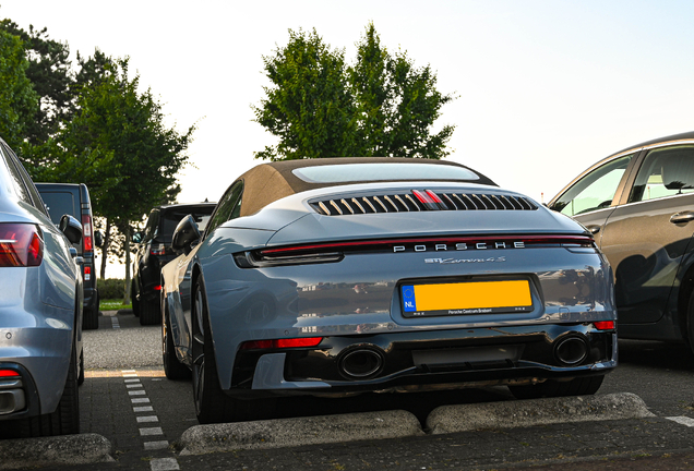 Porsche 992 Carrera 4S Cabriolet