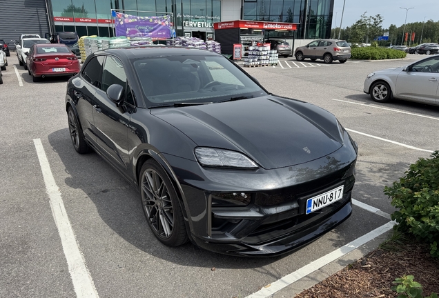 Porsche Macan EV Turbo