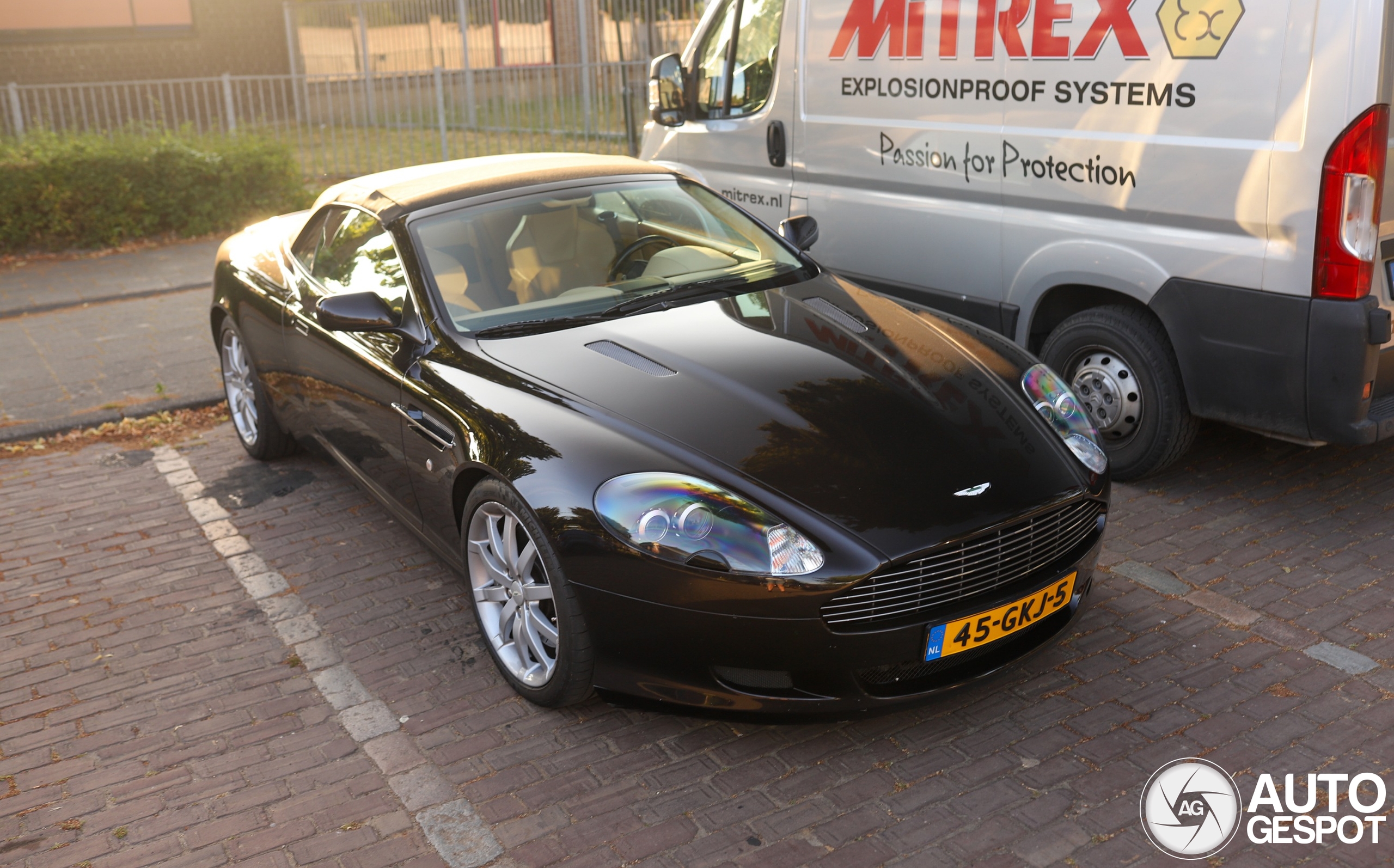 Aston Martin DB9 Volante
