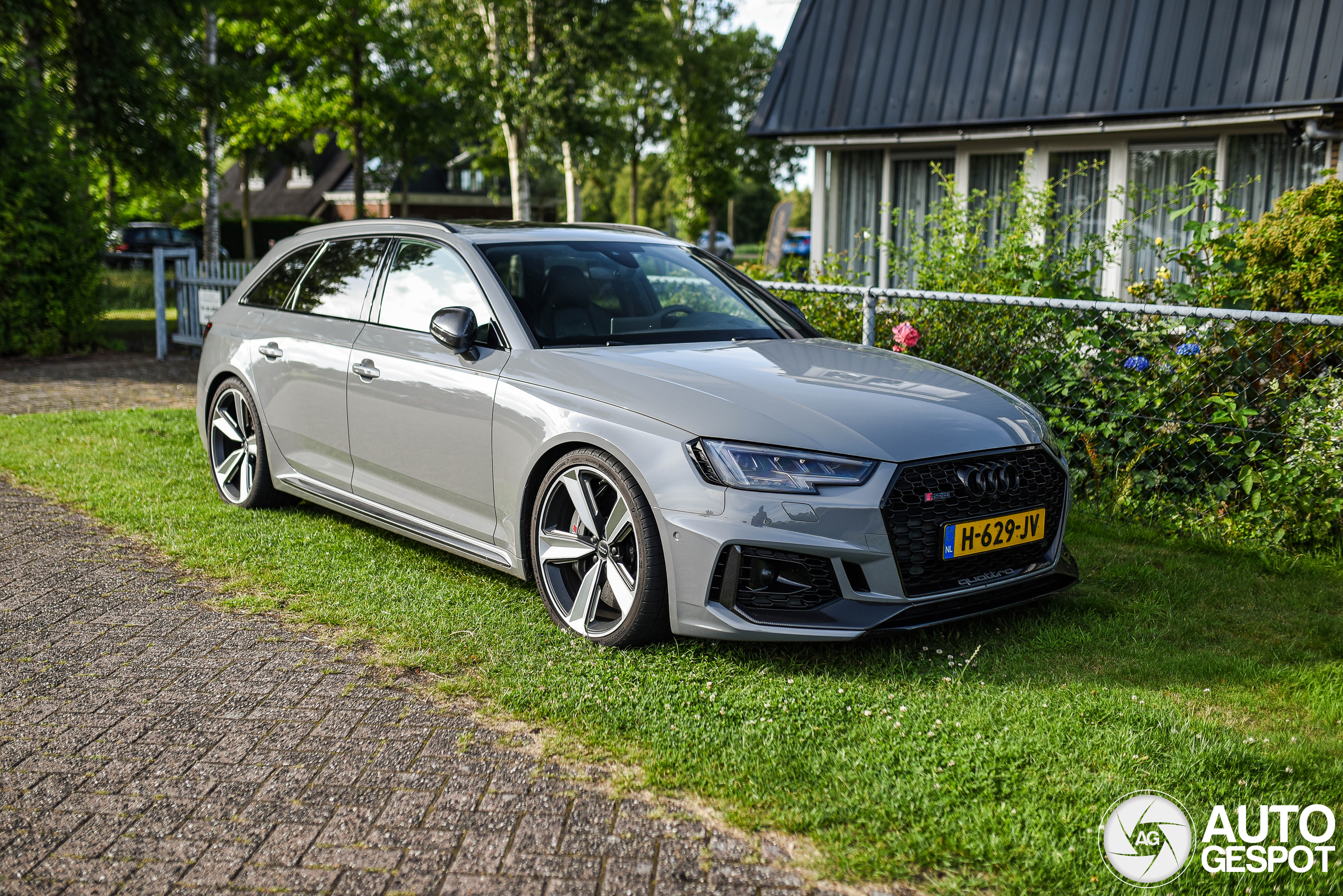Audi RS4 Avant B9