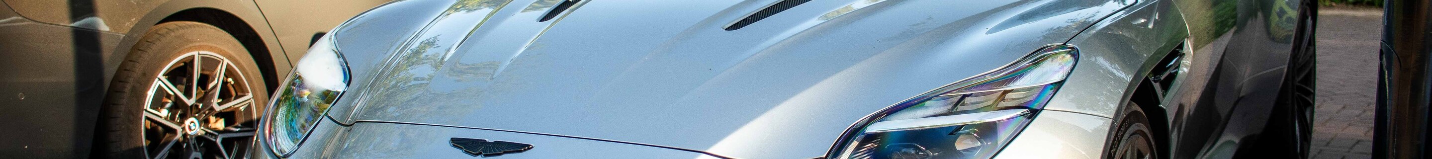 Aston Martin DB12 Volante