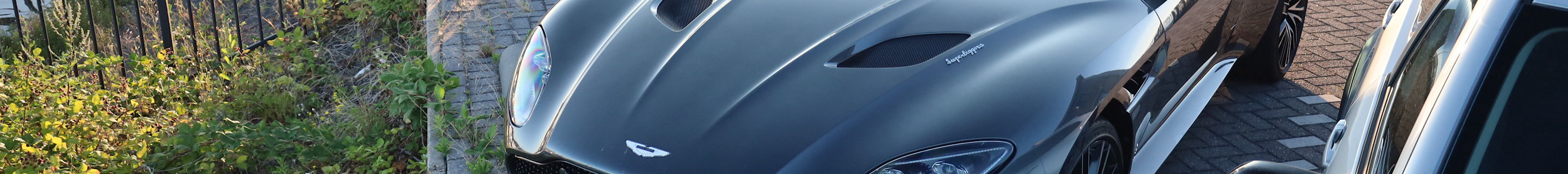 Aston Martin DBS Superleggera Volante