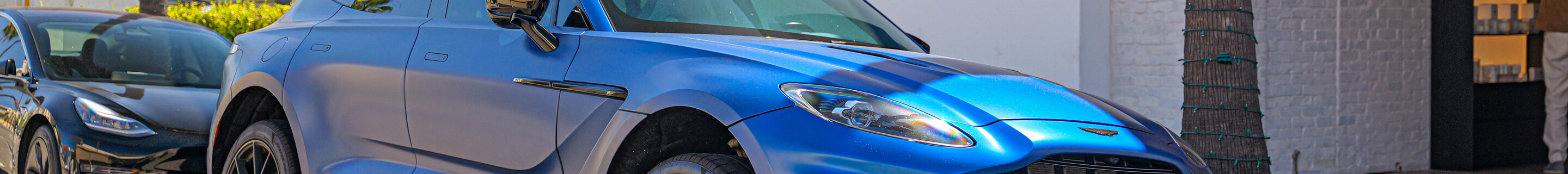 Aston Martin DBX707