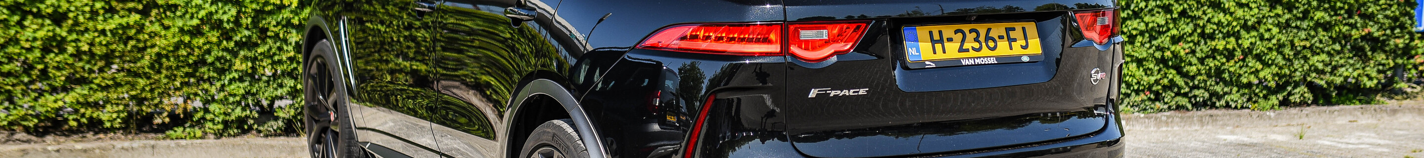 Jaguar F-PACE SVR