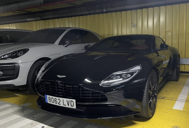 Aston Martin DB11