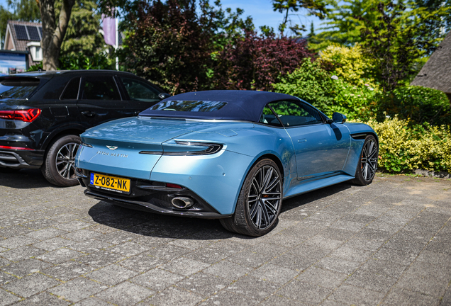 Aston Martin DB12 Volante