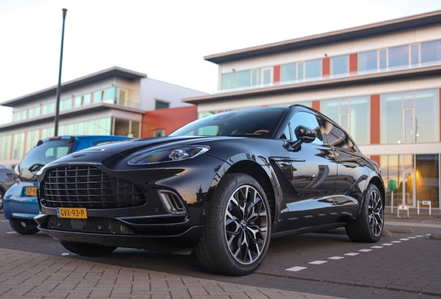 Aston Martin DBX