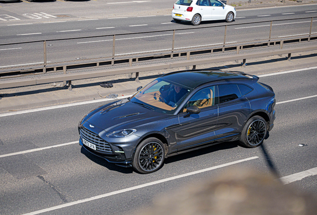 Aston Martin DBX707