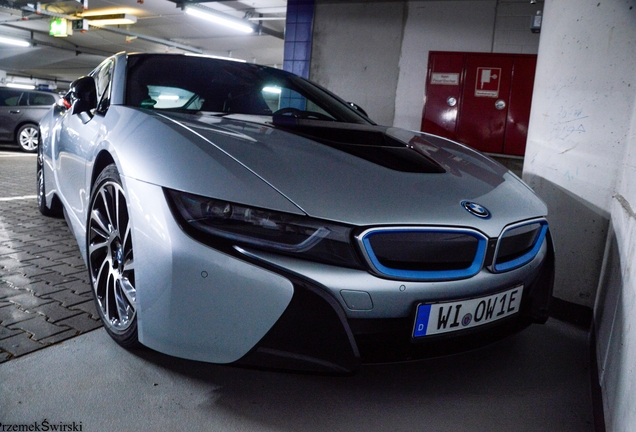BMW i8