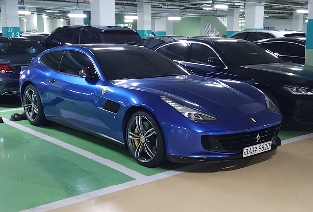Ferrari GTC4Lusso