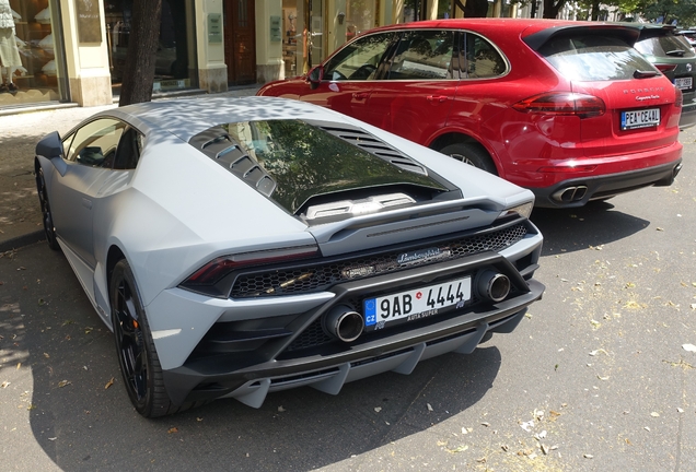 Lamborghini Huracán LP640-4 EVO