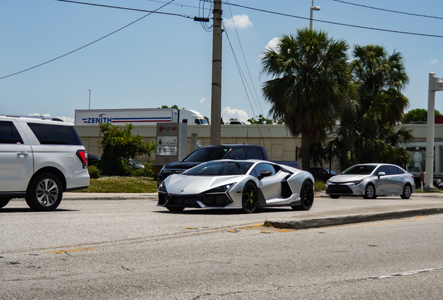 Lamborghini Revuelto