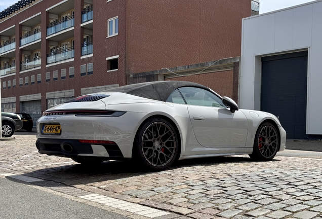 Porsche 992 Carrera 4S Cabriolet