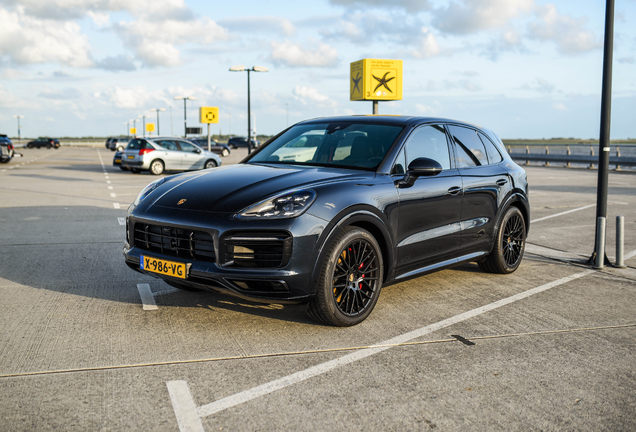 Porsche 9YA Cayenne GTS