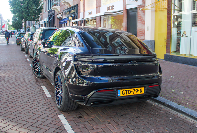 Porsche Macan EV Turbo