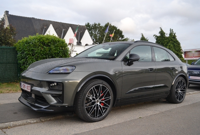 Porsche Macan EV Turbo