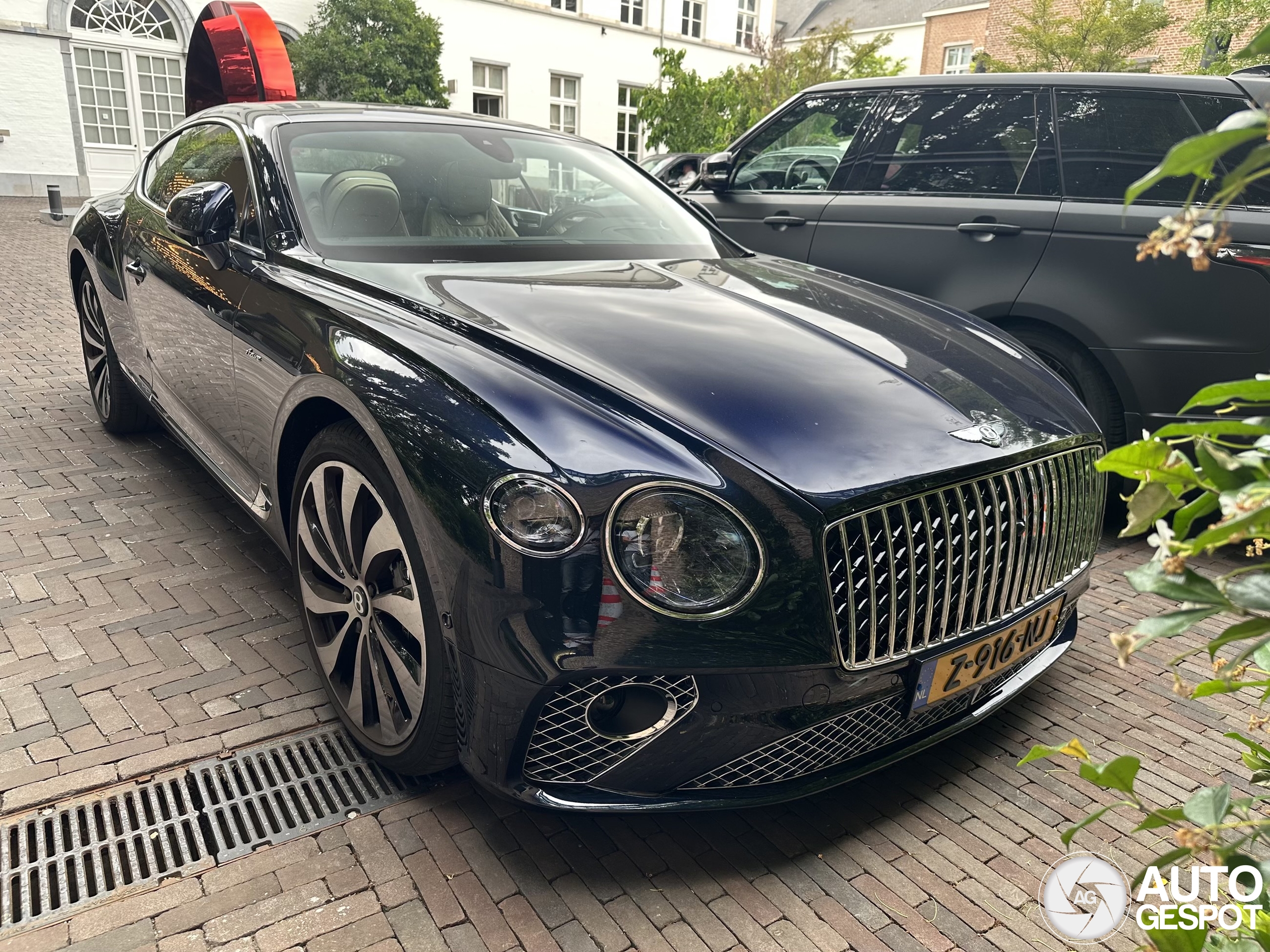 Bentley Continental GT V8 Azure 2024