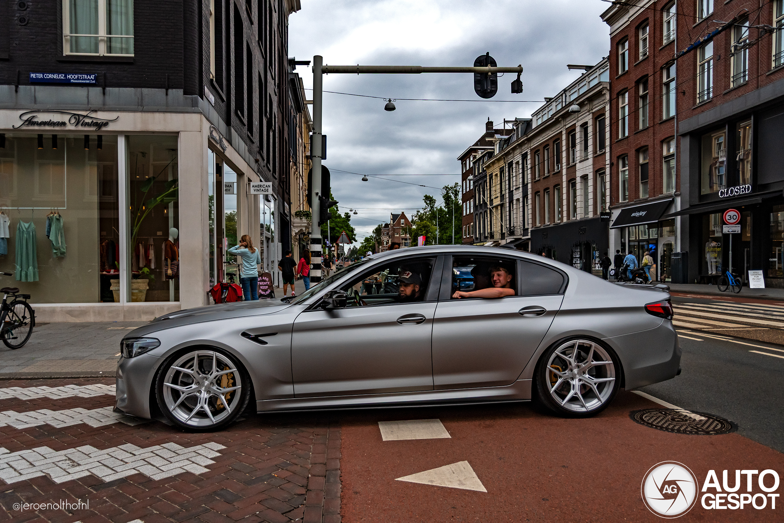 Eigenaar neemt spotters mee voor een ritje in zijn aangepakte BMW M5 F90