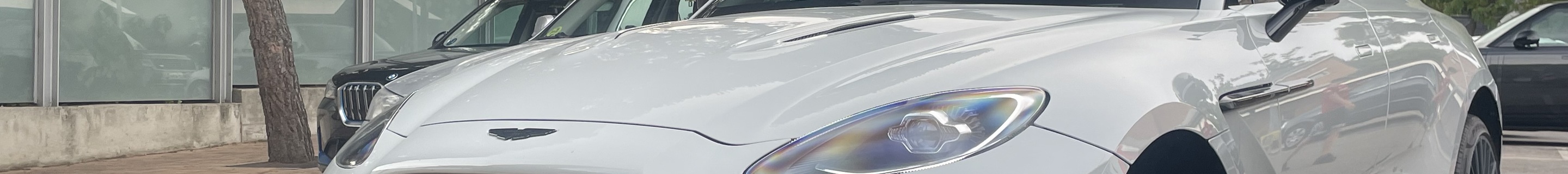 Aston Martin DBX707