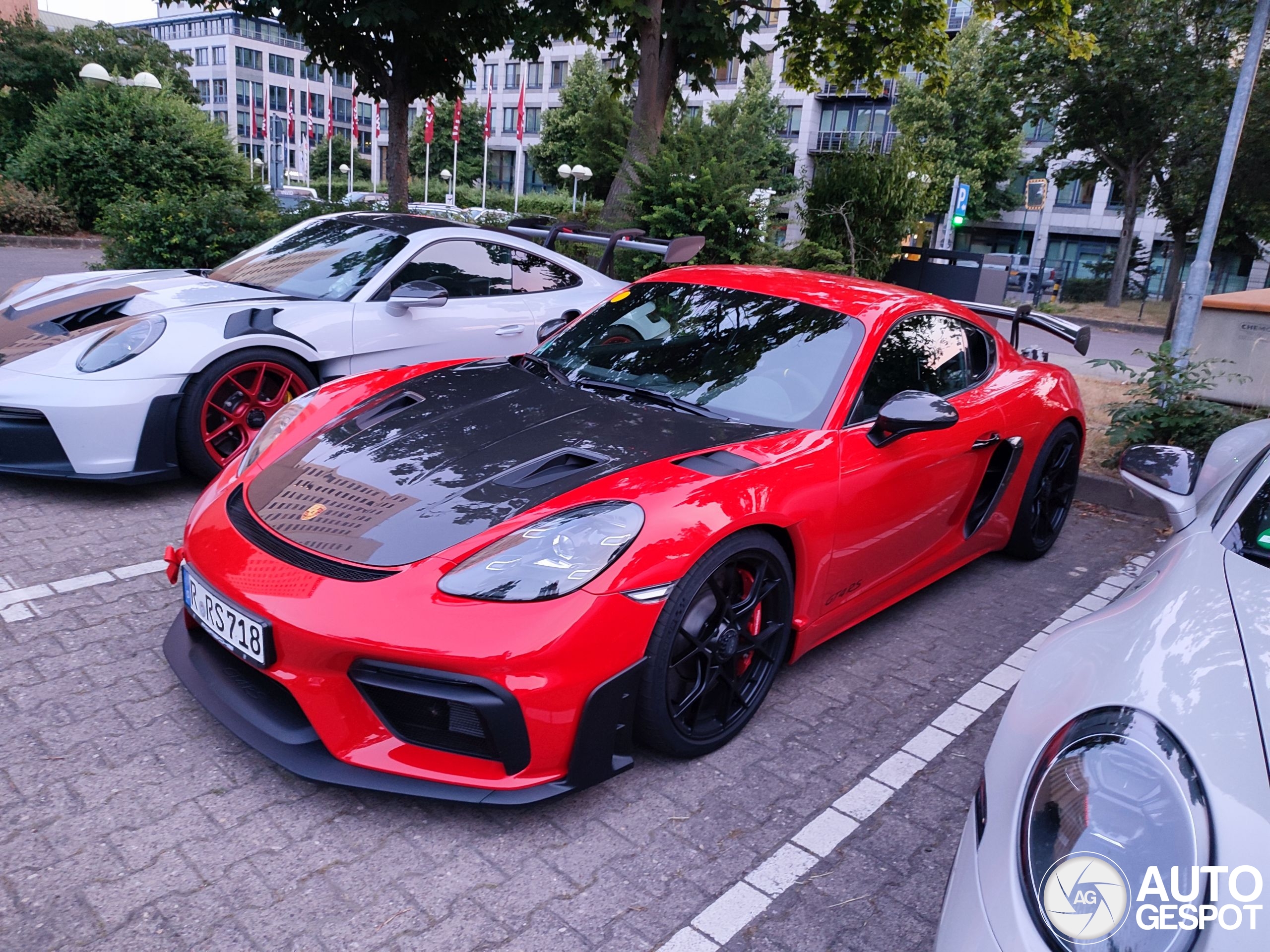 Porsche 718 Cayman GT4 RS Weissach Package