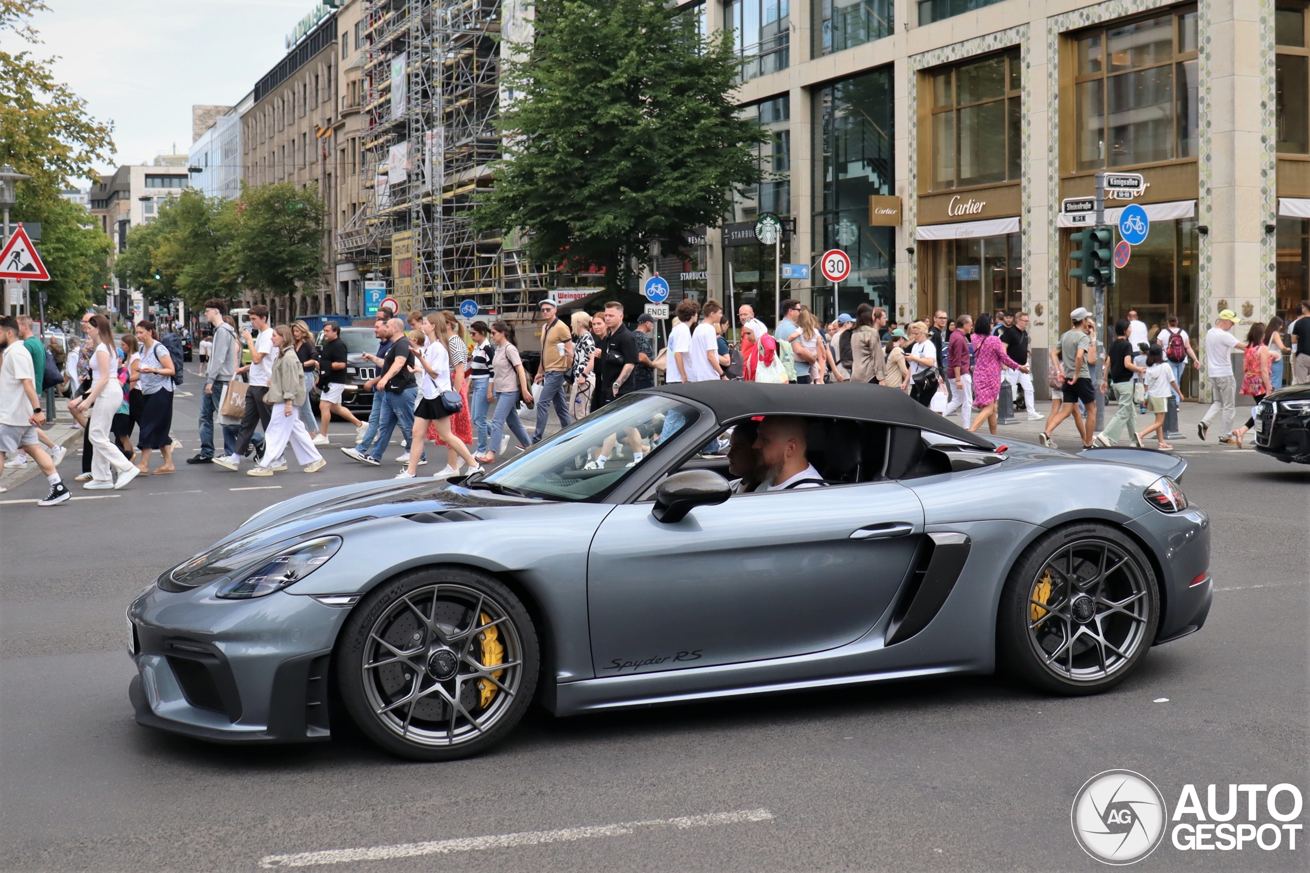 Porsche 718 Spyder RS Weissach Package