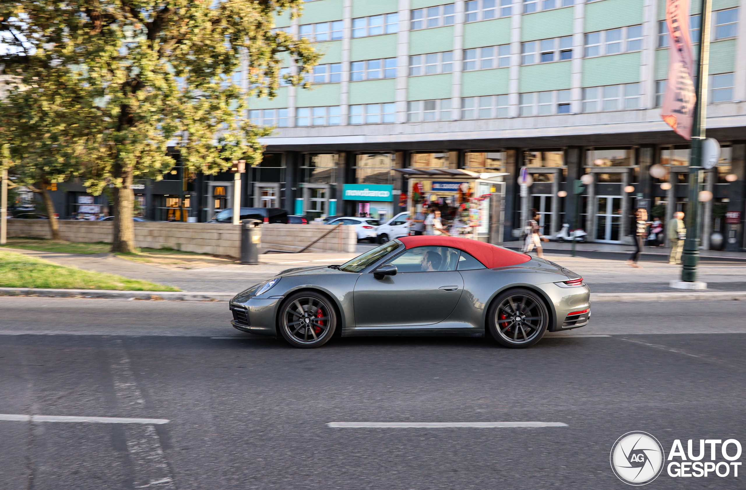 Porsche 992 Carrera 4S Cabriolet