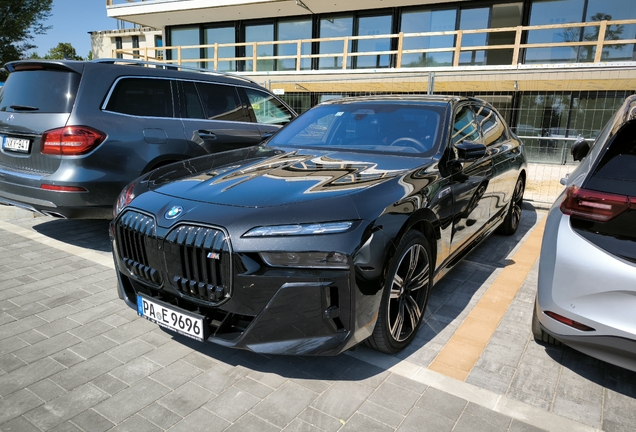 BMW M760e xDrive