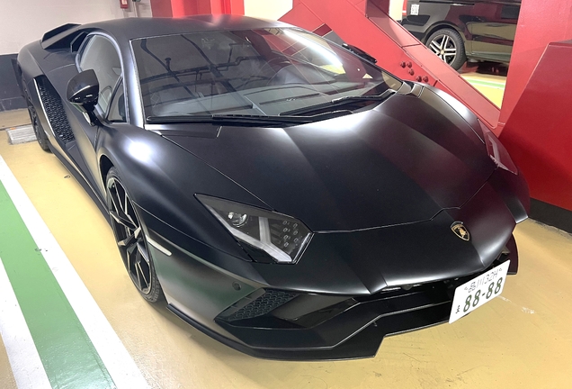 Lamborghini Aventador S LP740-4
