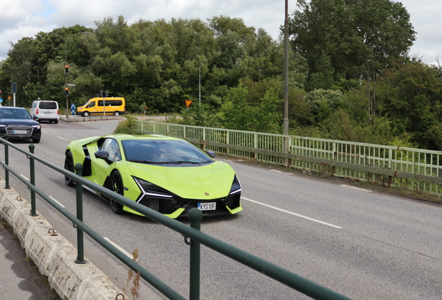 Lamborghini Revuelto