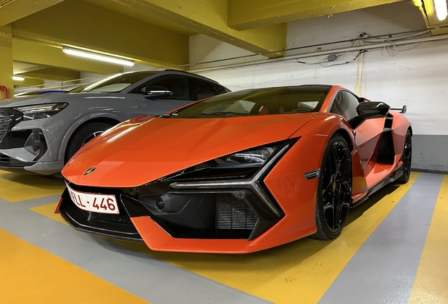 Lamborghini Revuelto