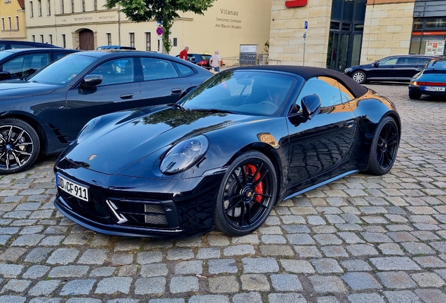 Porsche 992 Carrera 4 GTS Cabriolet