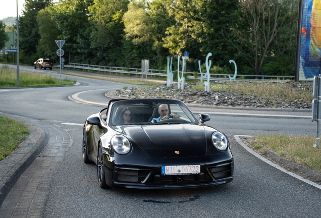 Porsche 992 Carrera 4S Cabriolet