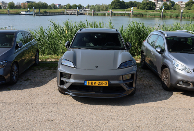 Porsche Macan EV Turbo
