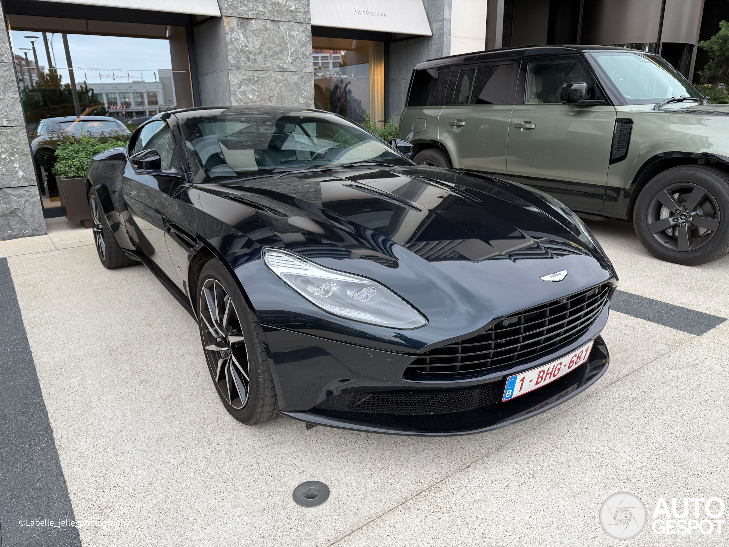Aston Martin DB11