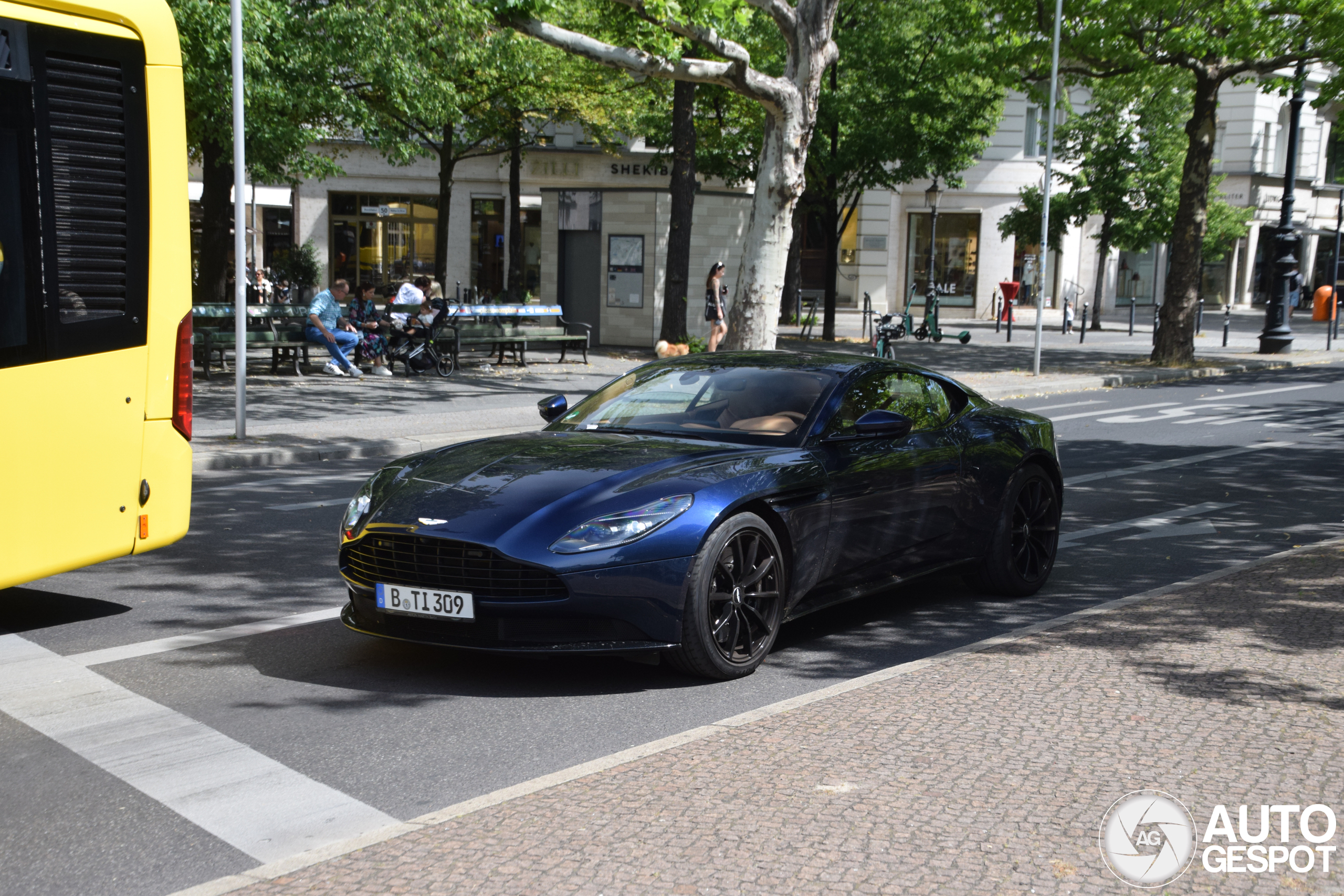 Aston Martin DB11 V8
