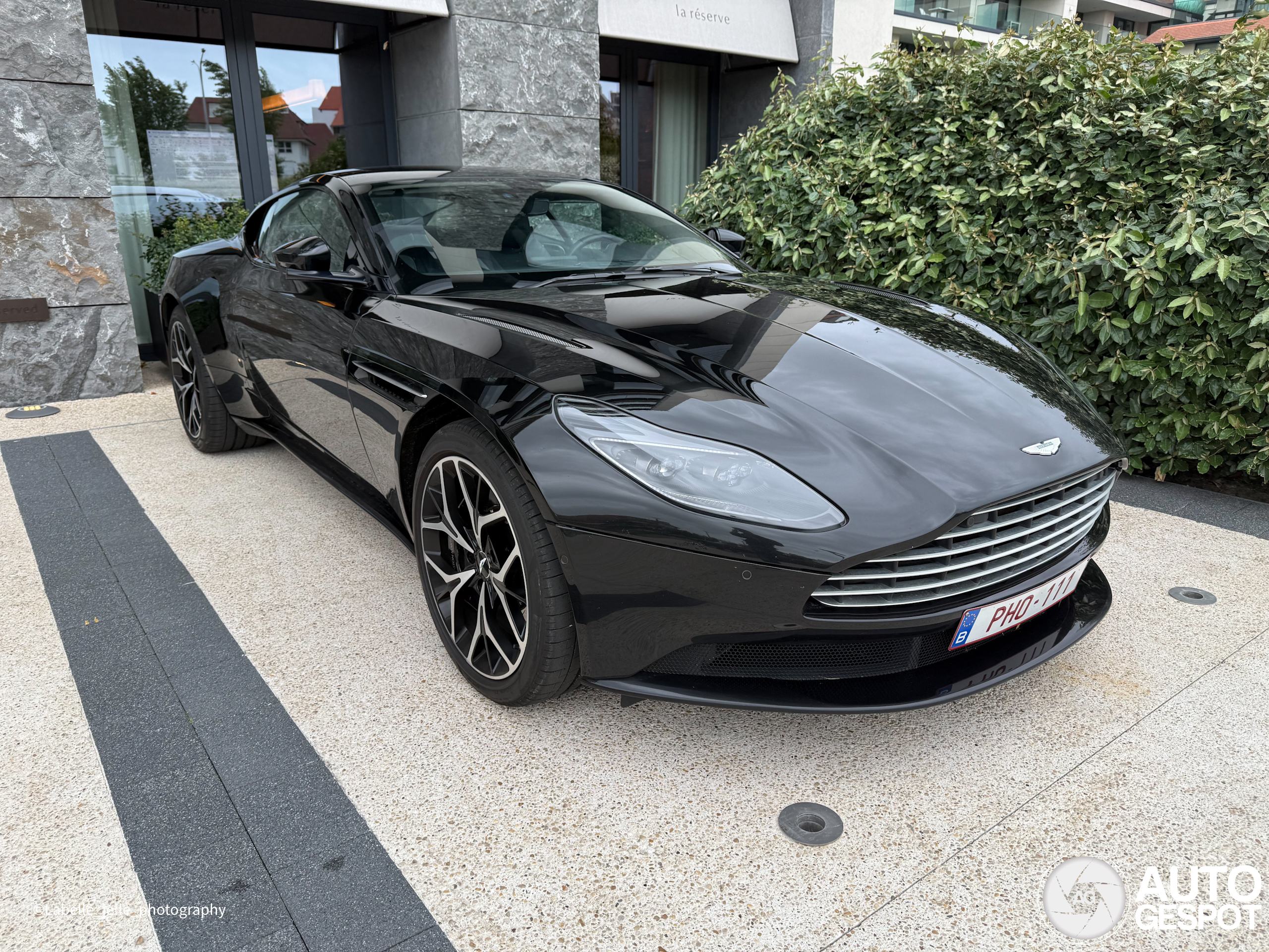Aston Martin DB11 V8