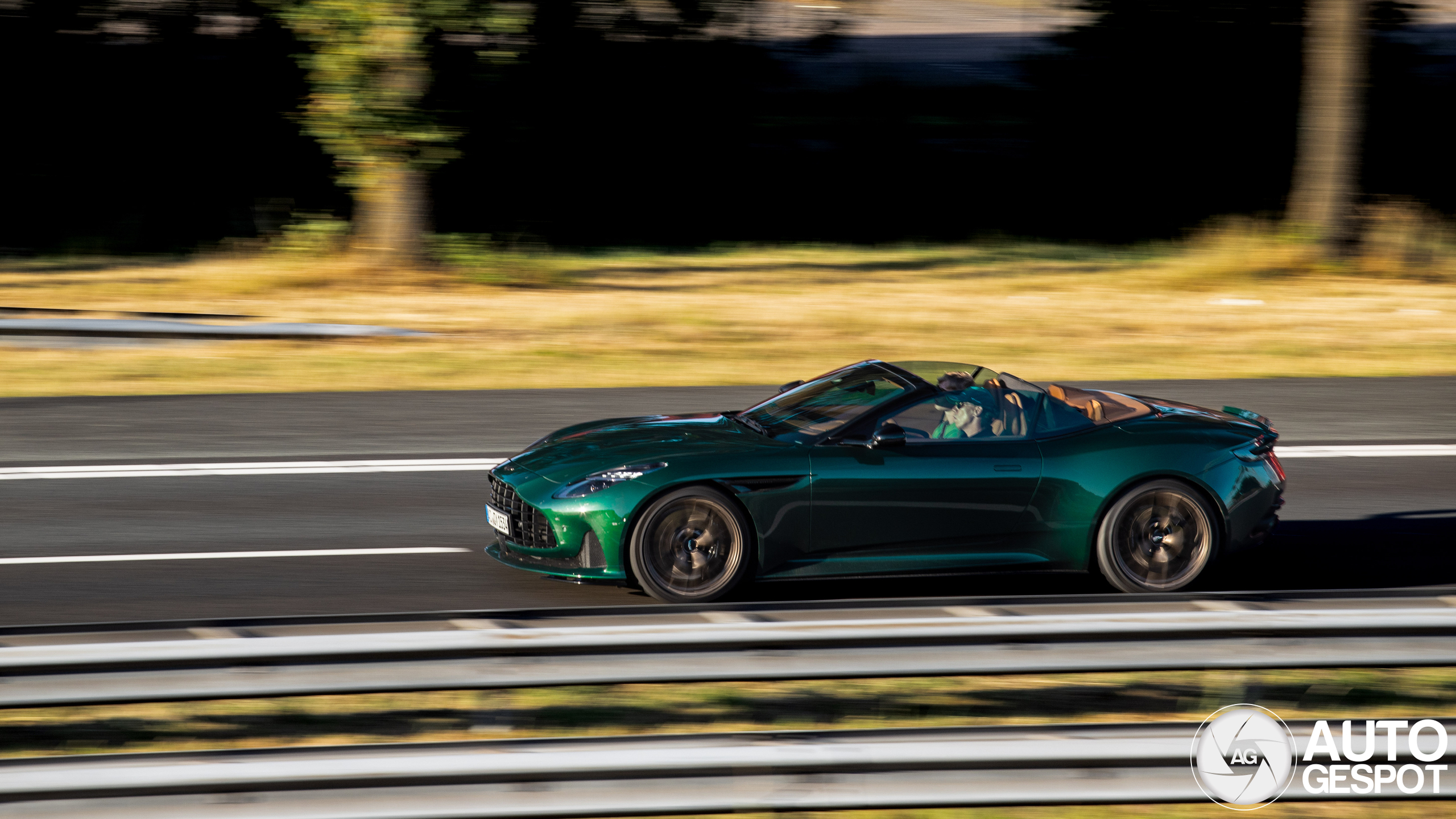 Aston Martin DB12 Volante