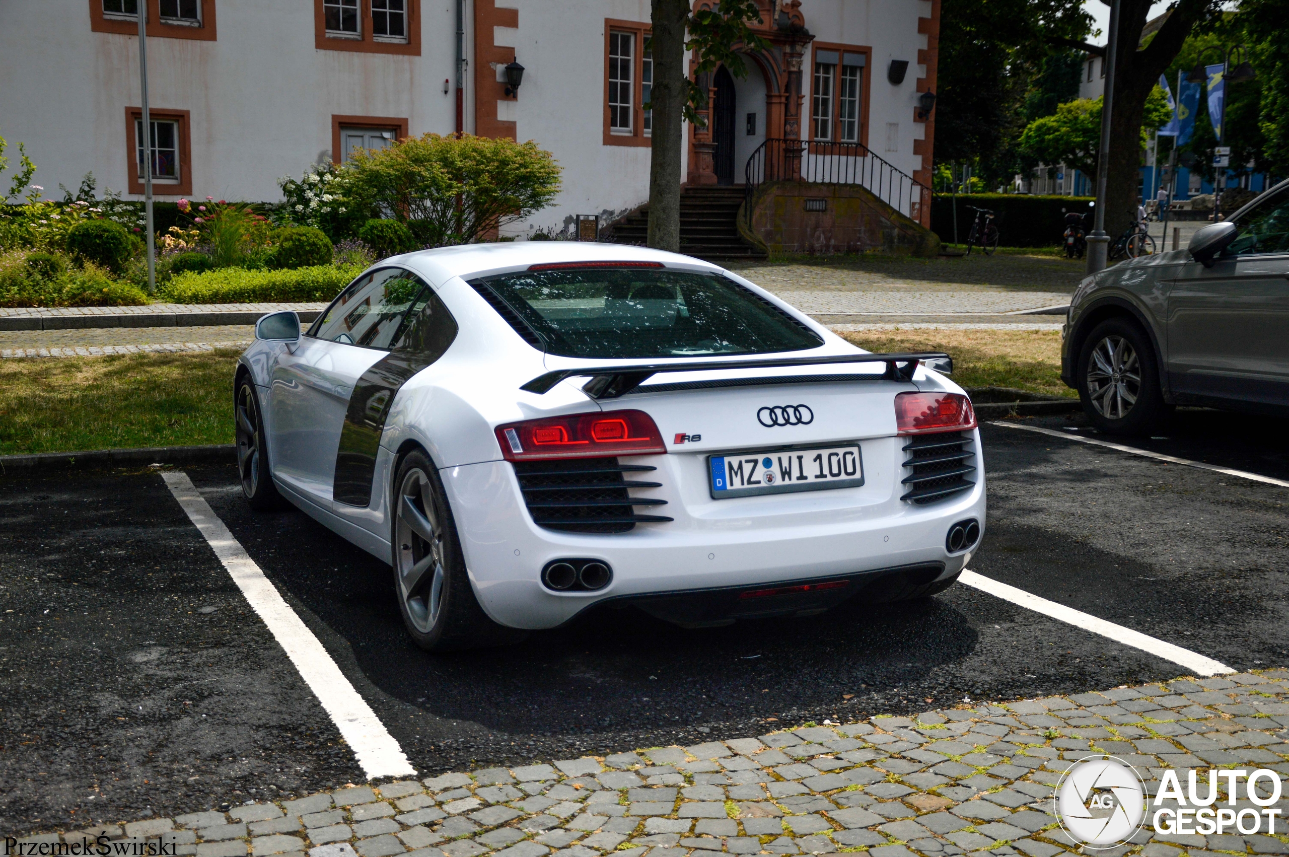 Audi R8